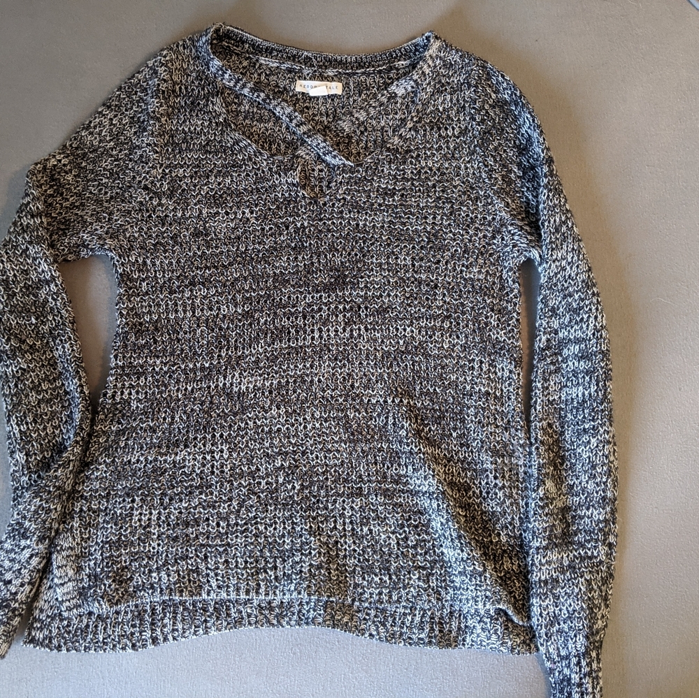 Aeropostale Keyhole Knit Sweater